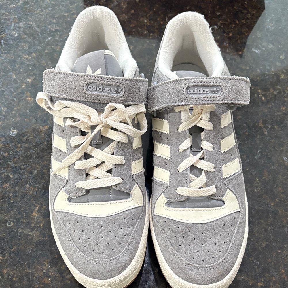 Adidas men’s low forum cream/grey/gum bottom
Size 10.5 Lace-Up Sneakers